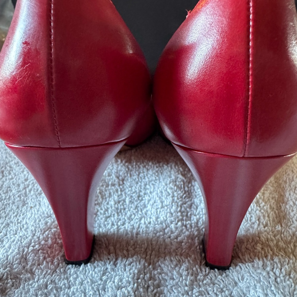 Salvatore Ferragamo Women's Vibrant Red Heels women’s 5 1/2 - Picture 2 of 5
